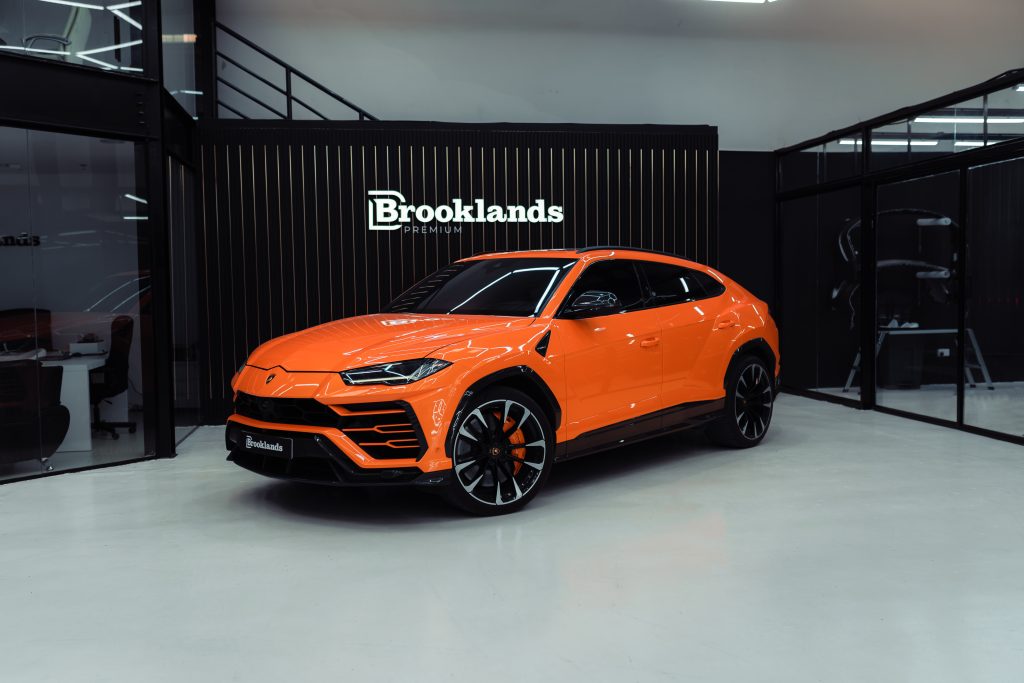 Lamborghini Urus Orange