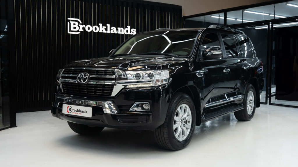 Toyota Land Cruiser 200 Black