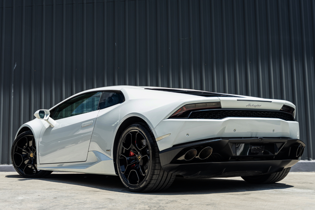 Lamborghini Huracan White