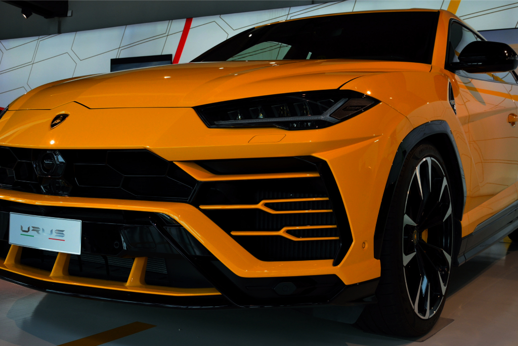 Lamborghini Urus Orange