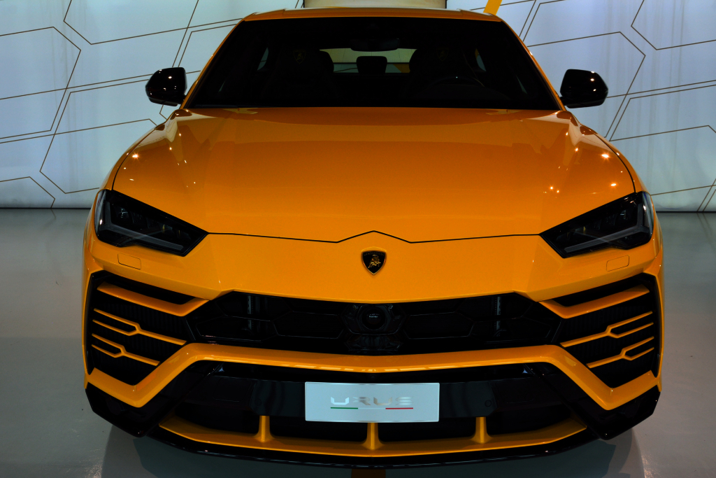 Lamborghini Urus Orange