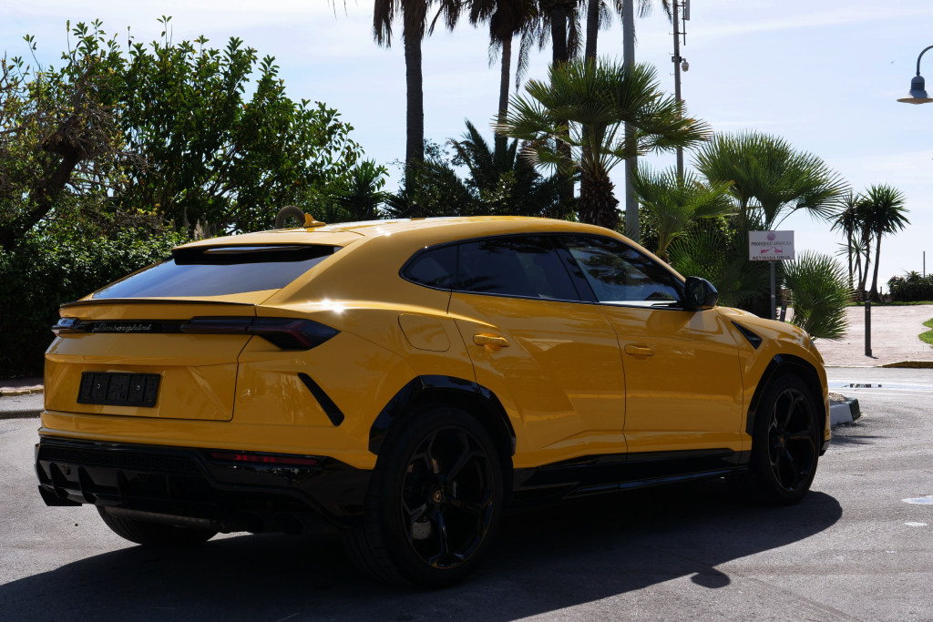 Lamborghini Urus Yellow