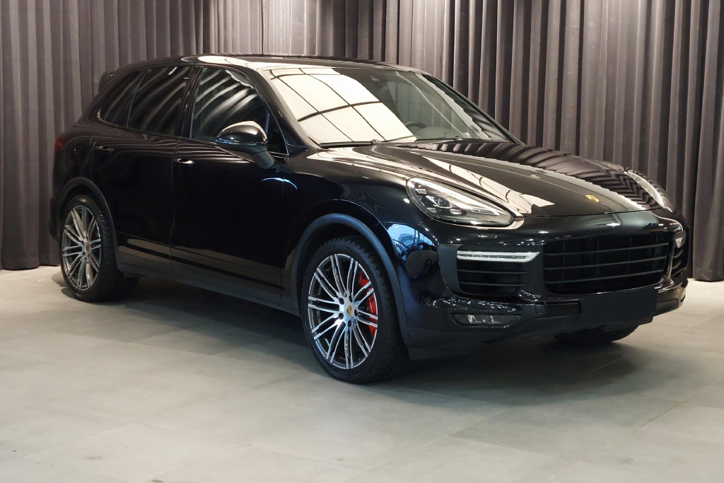 Porsche Cayenne Black