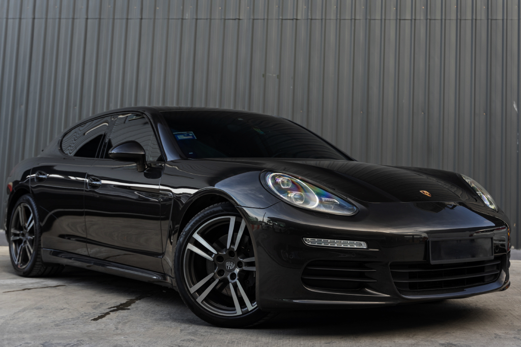 Porsche Panamera Black