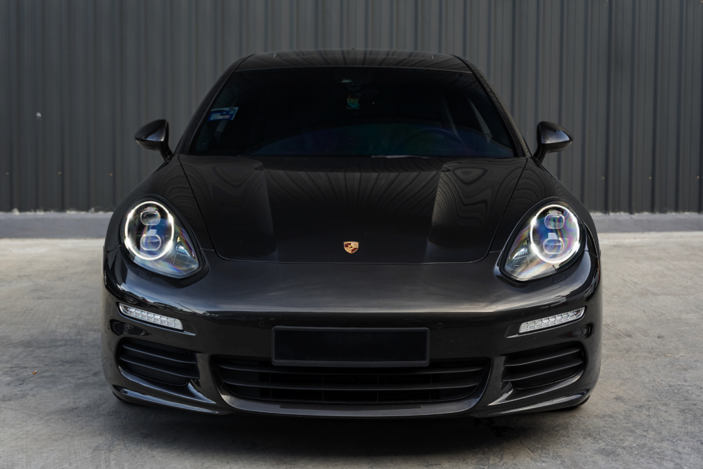 Porsche Panamera Black