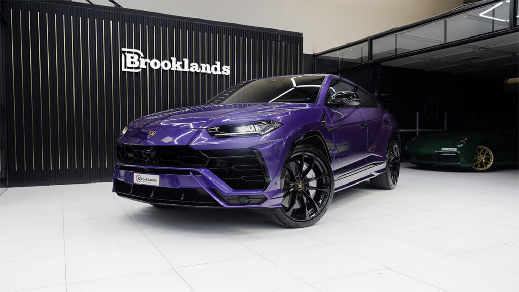 Lamborghini Urus Violet