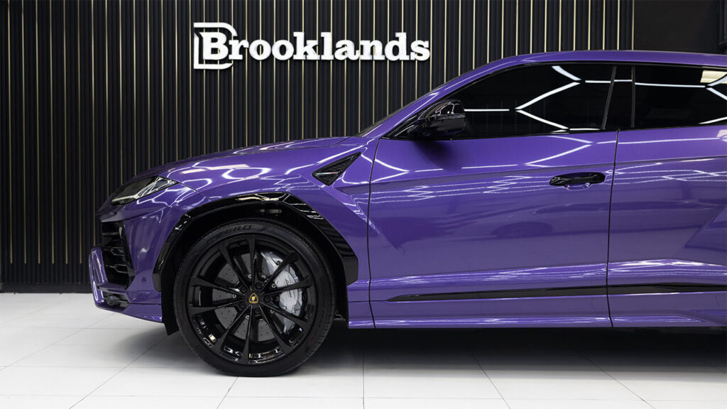 Lamborghini Urus Violet