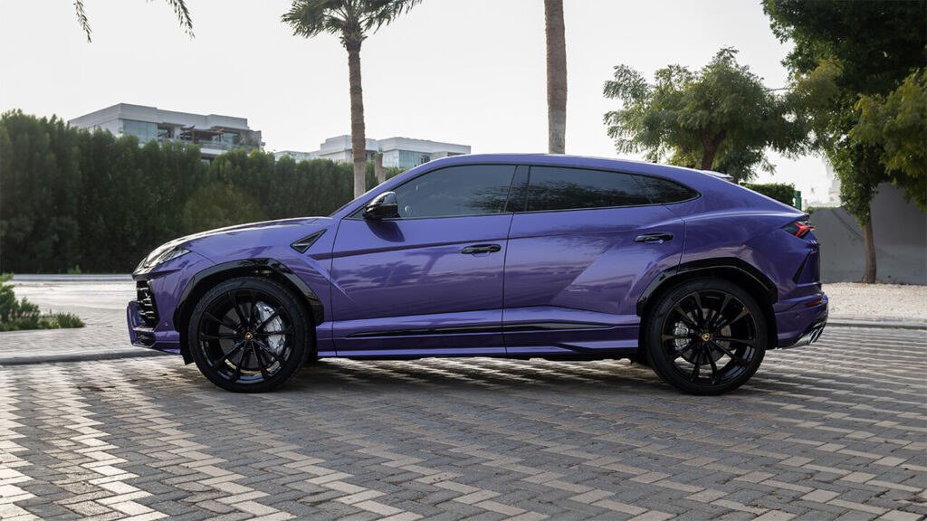 Lamborghini Urus Violet