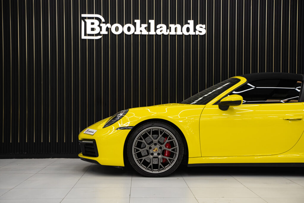 Porsche 911 Targa 4S Yellow