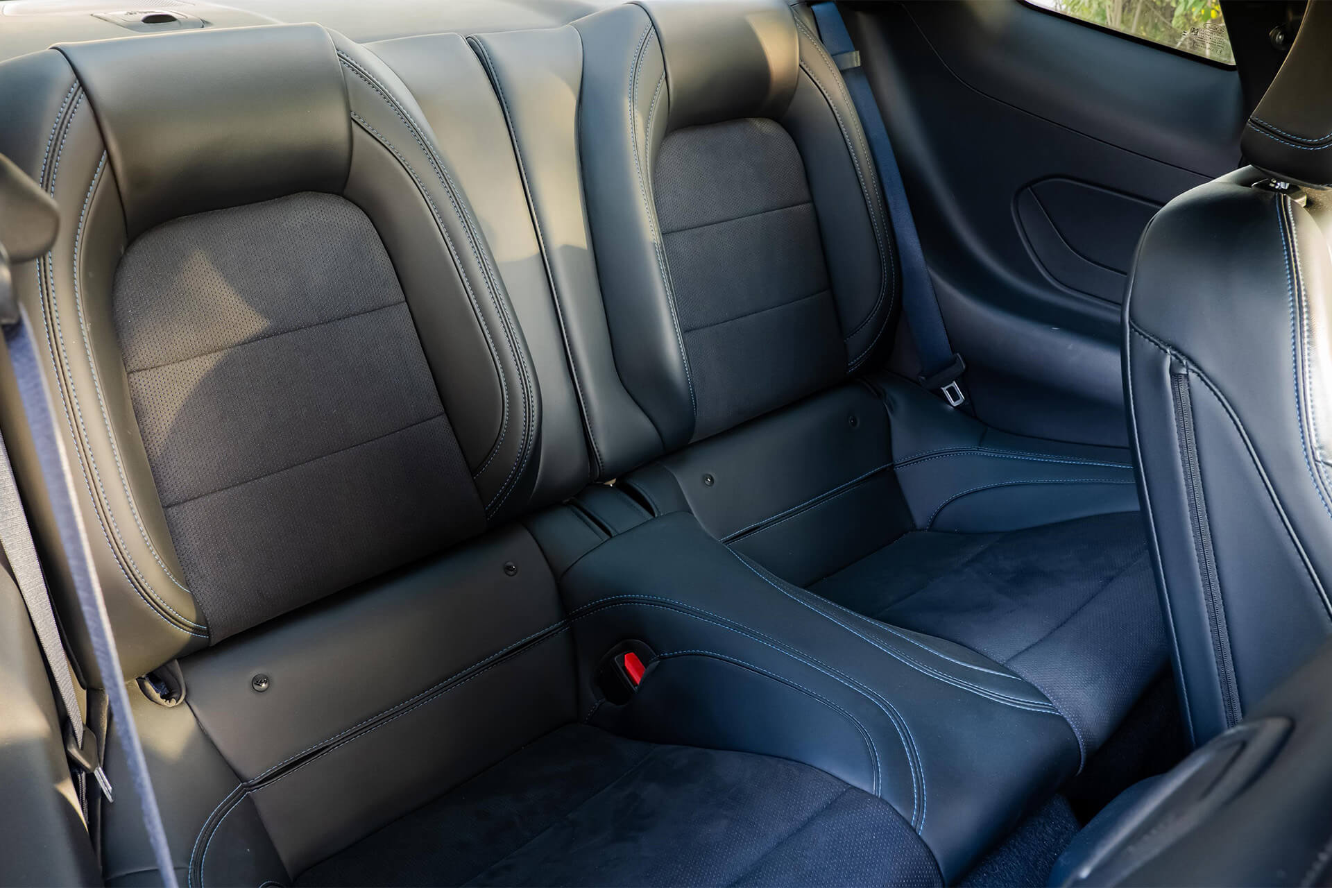 Ford Mustang Dark Horse White