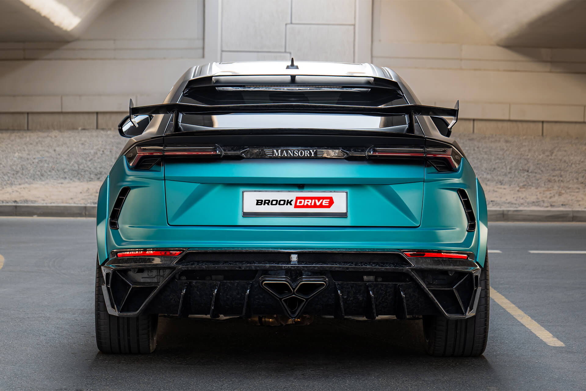 Lamborghini Urus Mansory Turquoise to Black Gradient
