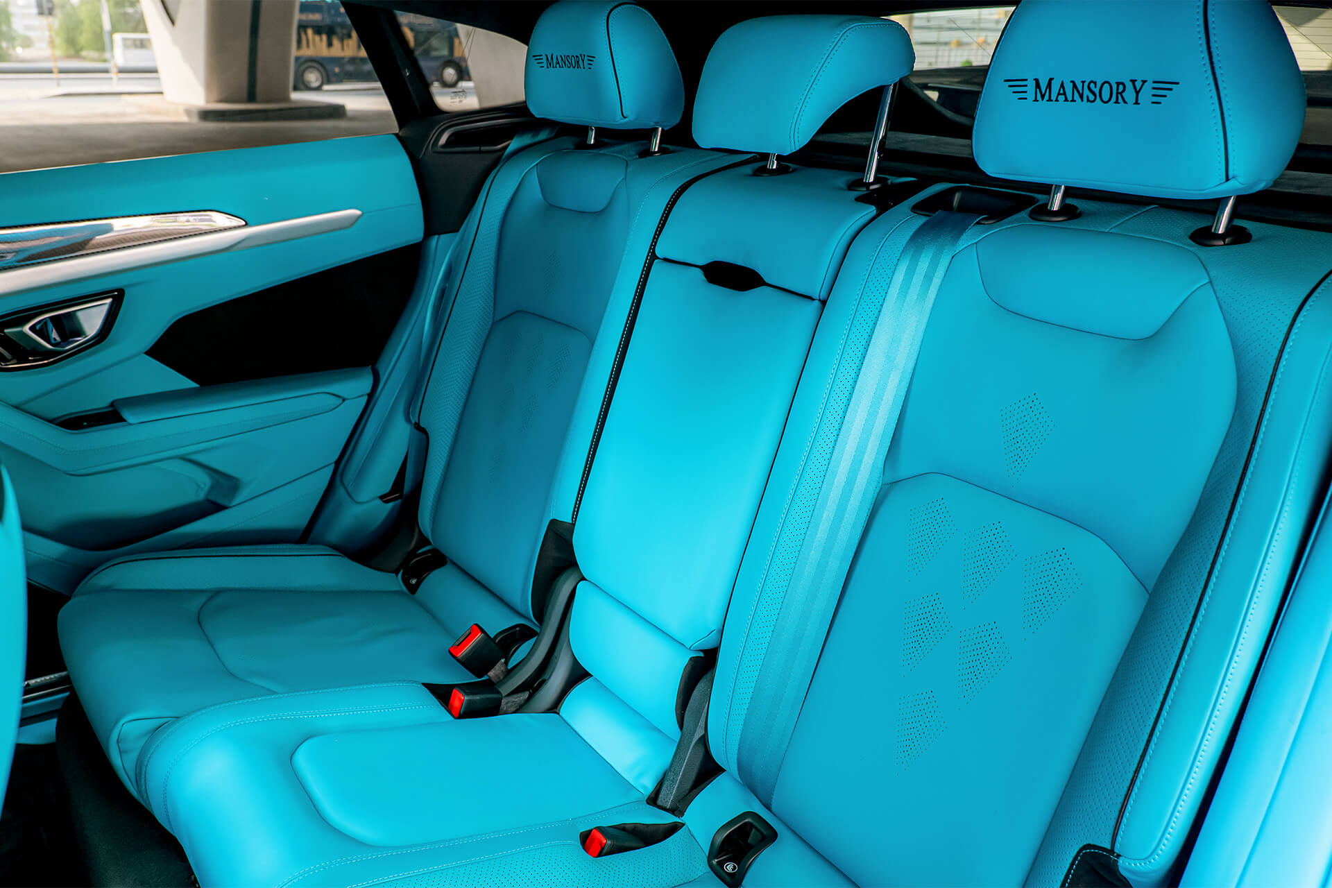 Lamborghini Urus Mansory Turquoise to Black Gradient