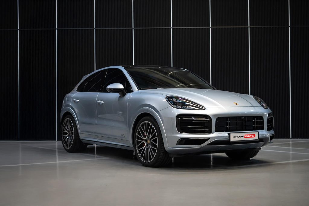 Porsche Cayenne GTS Coupe Dolomite Silver Metallic